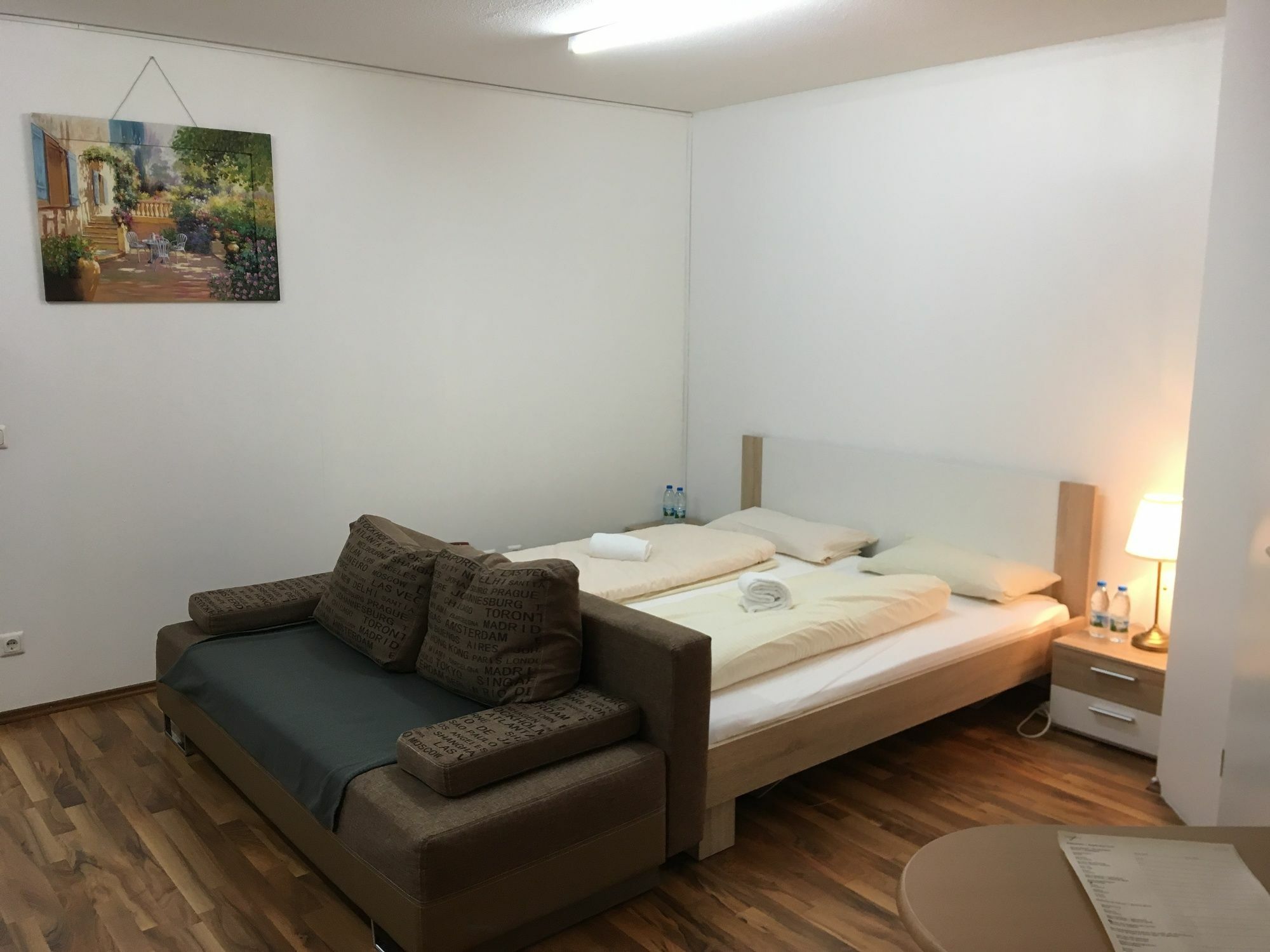 ミュンヘンKn Kahtan Boarding Houseアパートメント エクステリア 写真